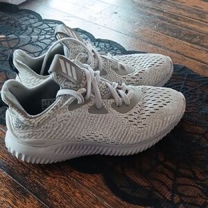 Adidas Textured White and Gray Running Shoes